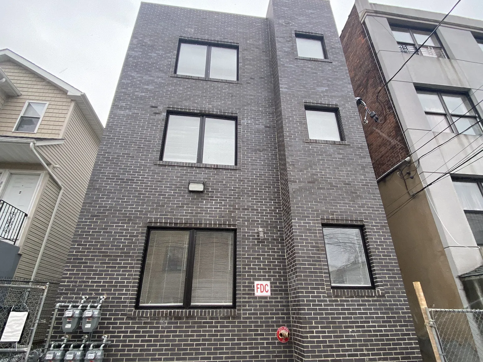 78 12th Ave — Photo 2