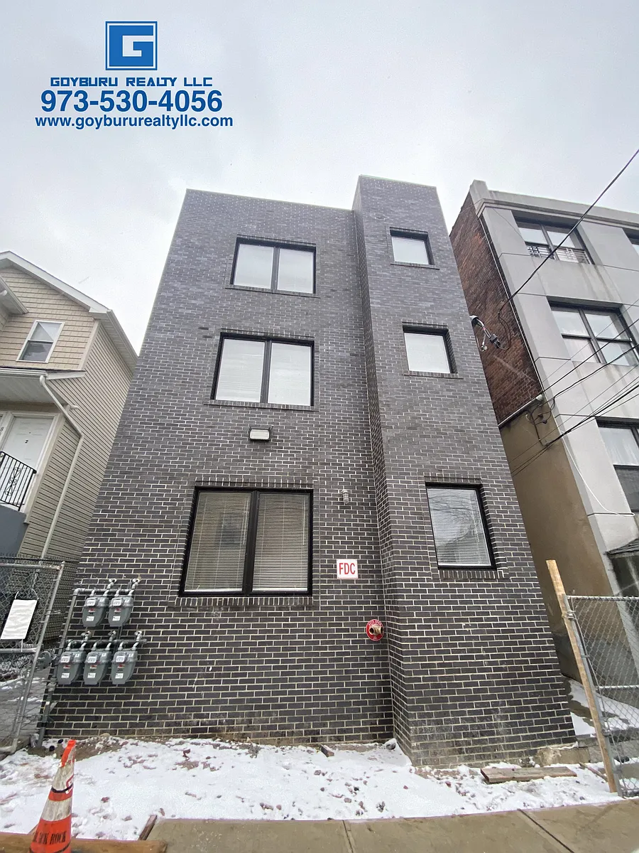 Building Photo - 78 12th Ave #3
