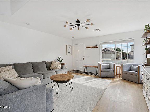 3rd image of 2538 E CAMELLIA Drive