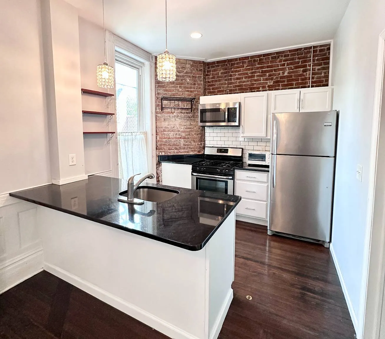 1 bed, 1.0 bath, $1,350 — Photo 1