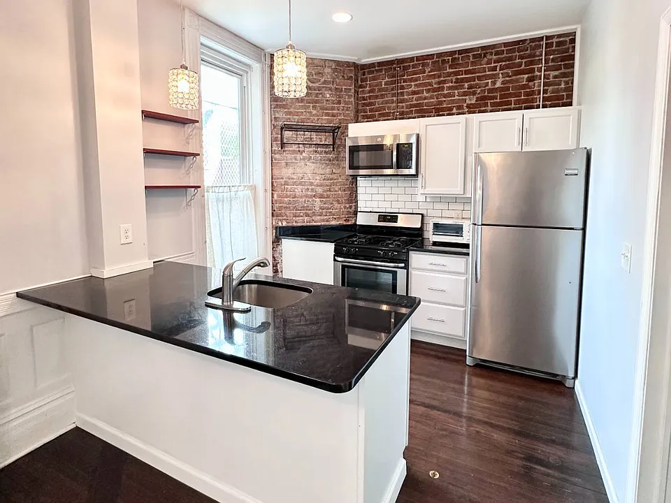 108 4th St #1R