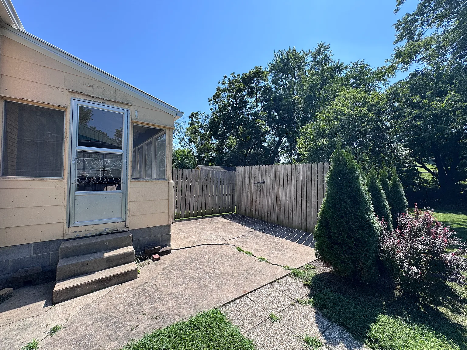 1426 E Miller St — Photo 3