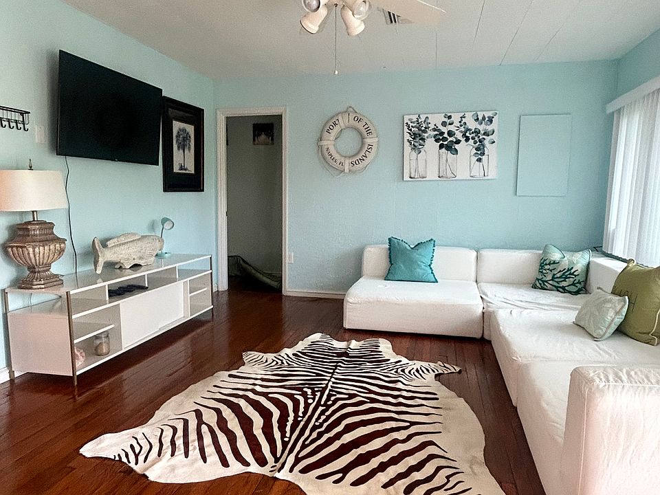 2nd image of 5264 Maple Ln