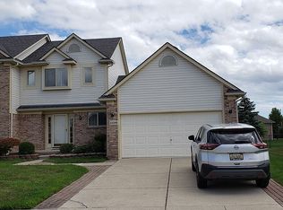 22548 Rambling Dr, Macomb, MI 48044