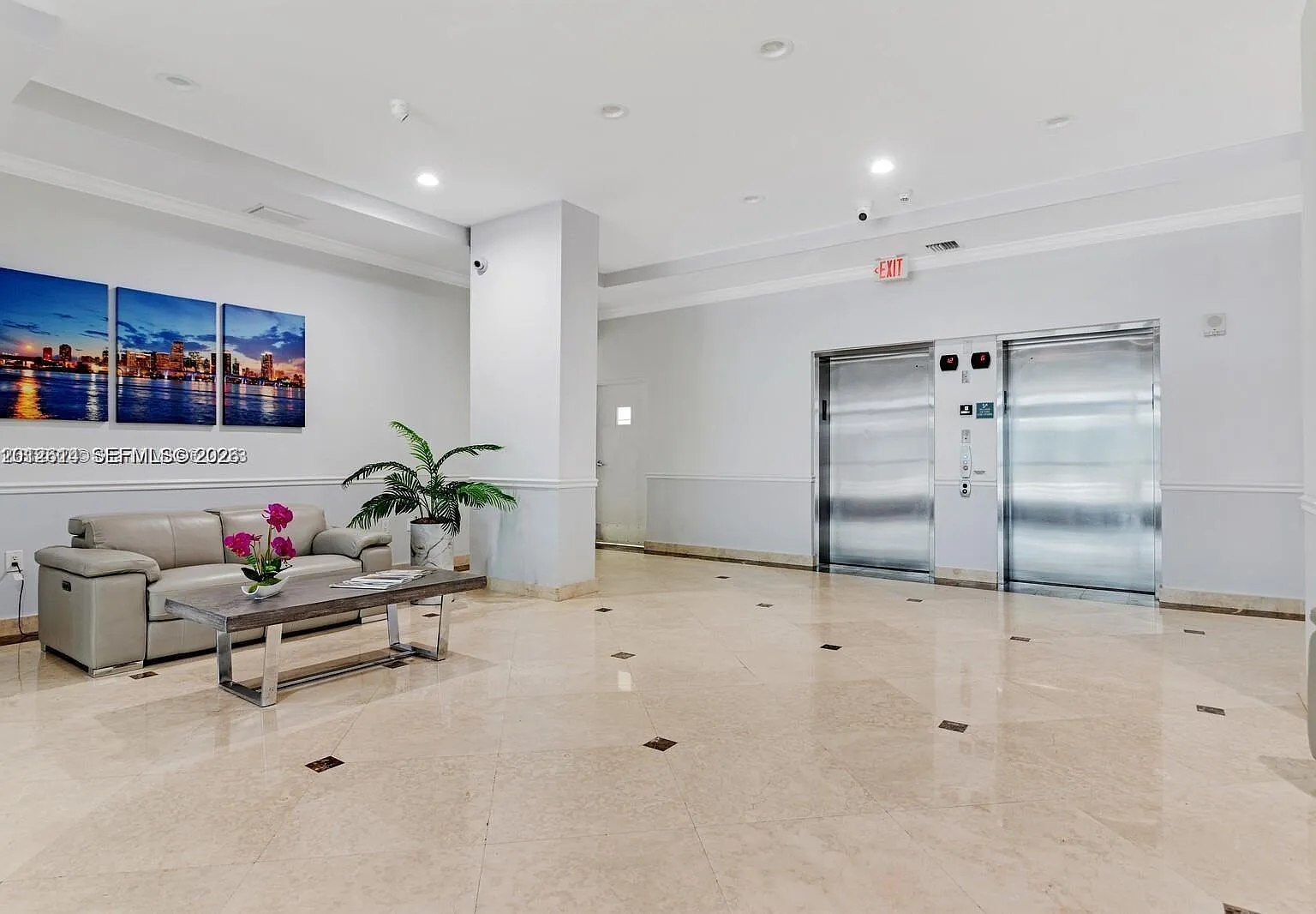 Douglas Place Condo — Photo 3
