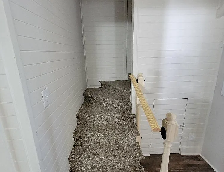 287 S College St — Photo 25