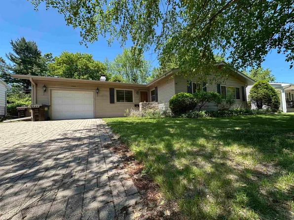 1322 Empire Ct, Freeport, IL 61032
