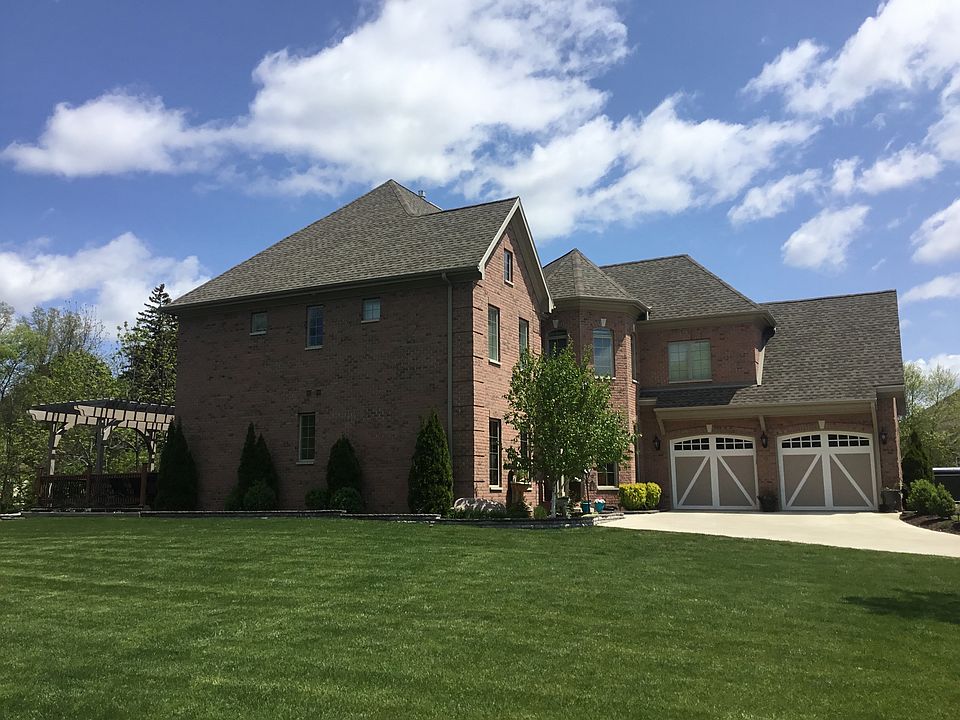 2nd image of 701 Maple St