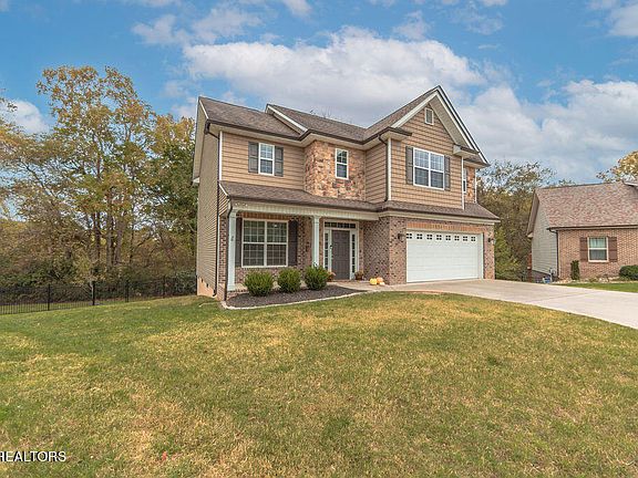 3rd image of 501 Greystoke Ln