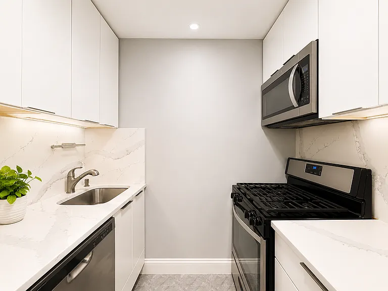 313 E 84th St #1B — Photo 4