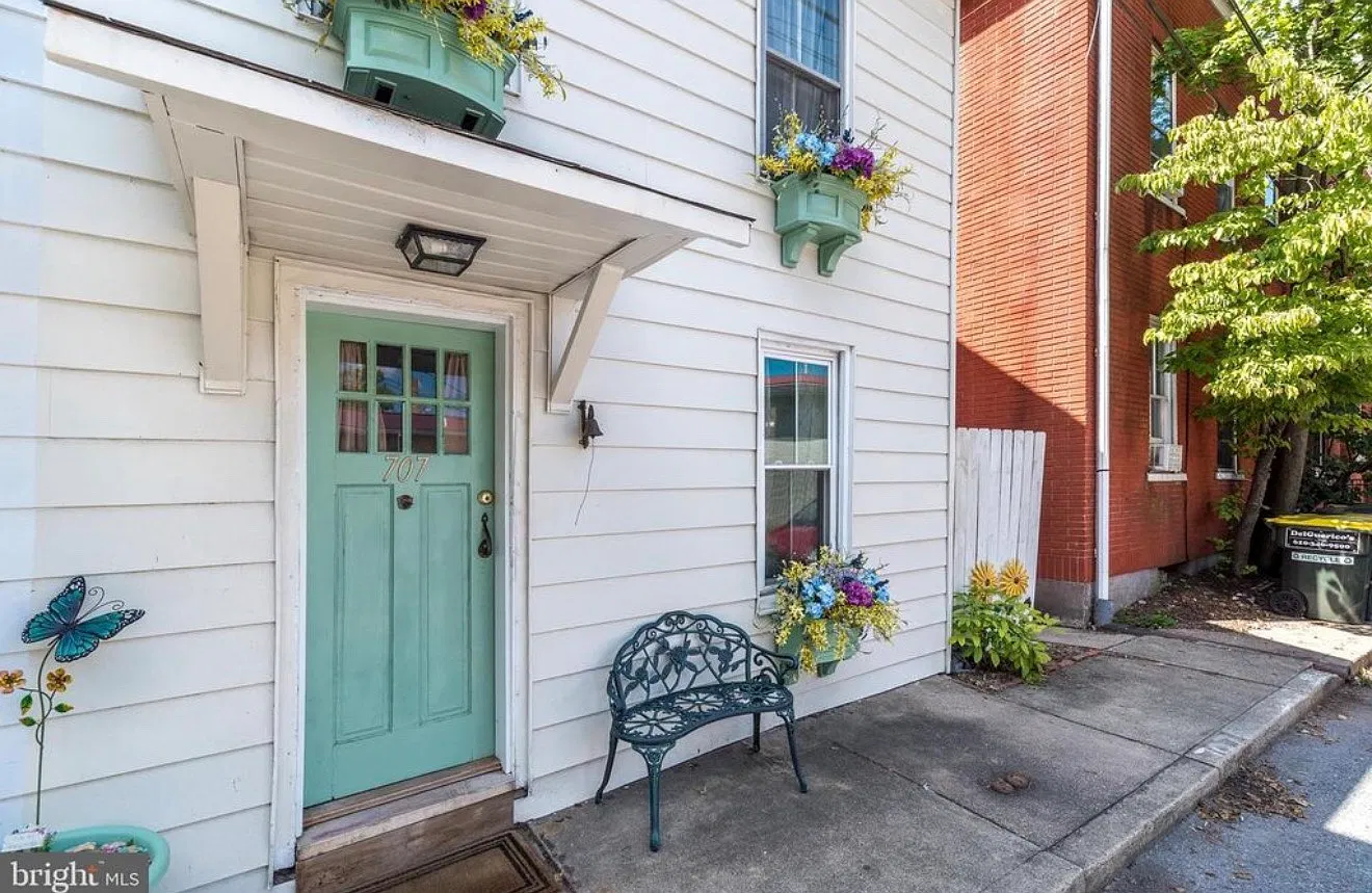 2 bed, 840 sqft, $1,795 — Photo 1