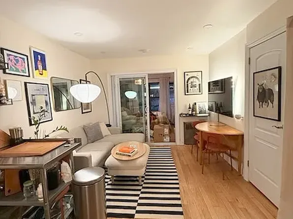335 E 21st St APT 1B, New York, NY 10010
