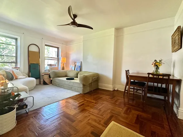 305 Vanderbilt Avenue image 1 of 21