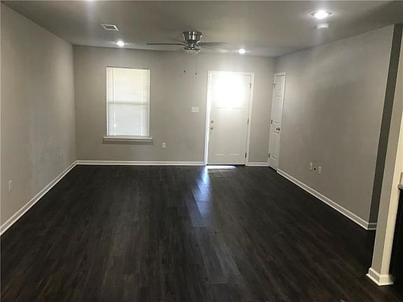 2nd image of 515 Gardenia St