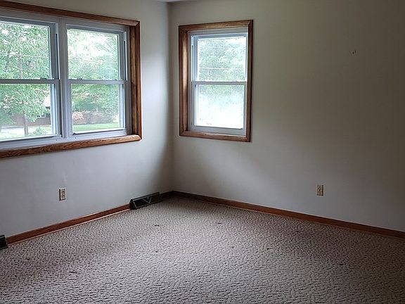 3rd image of 214 Rosewood Ave