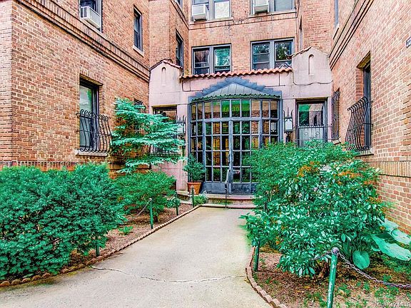 2nd image of 4410 Cayuga Ave APT 6H