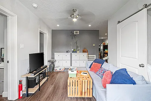 4630 Woodside St Photo 1