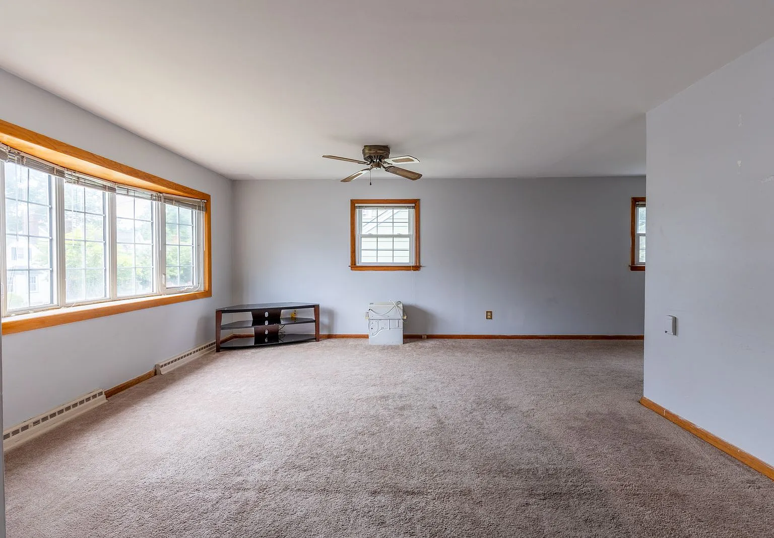 3 bed, 1.5 bath, 1632 sqft, $3,500 — Photo 3