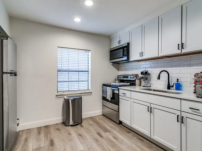 Bryan Street Apartments — Photo 9