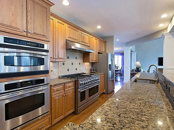 4th image of 5267 Emerald View Dr