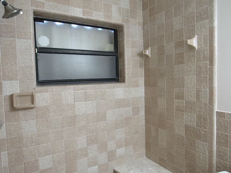 1065 Manor Dr — Photo 10
