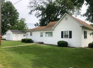 302 S Main St, Atwood, IL 61913