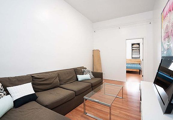 2nd image of 318 Suydam St APT 1L