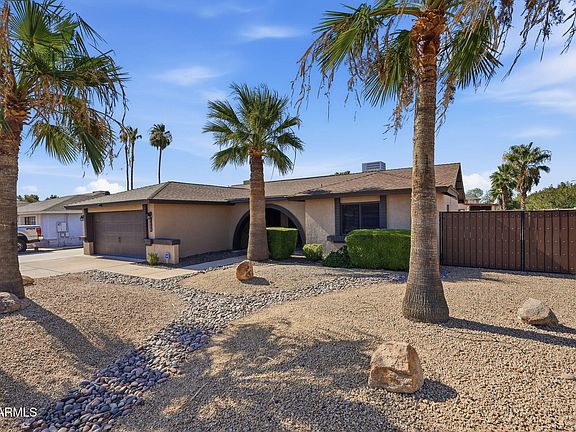 3rd image of 7433 W CANTERBURY Drive