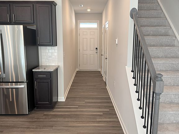 4th image of 300 Paramount Dr