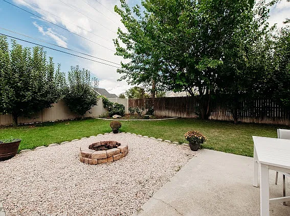 4 bed, 2345 sqft, $3,487 — Photo 4