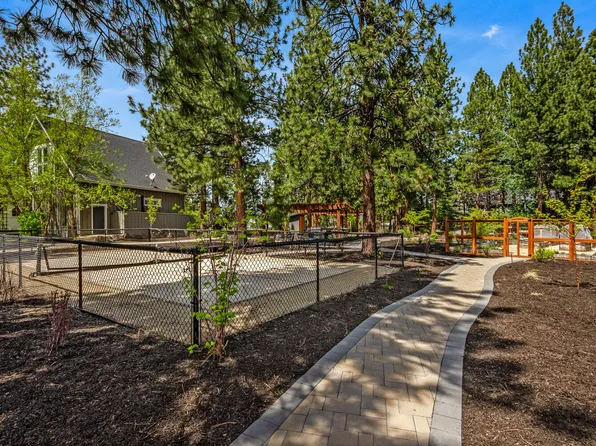 3282 NW Pee Wee Ct, Bend, OR 97703