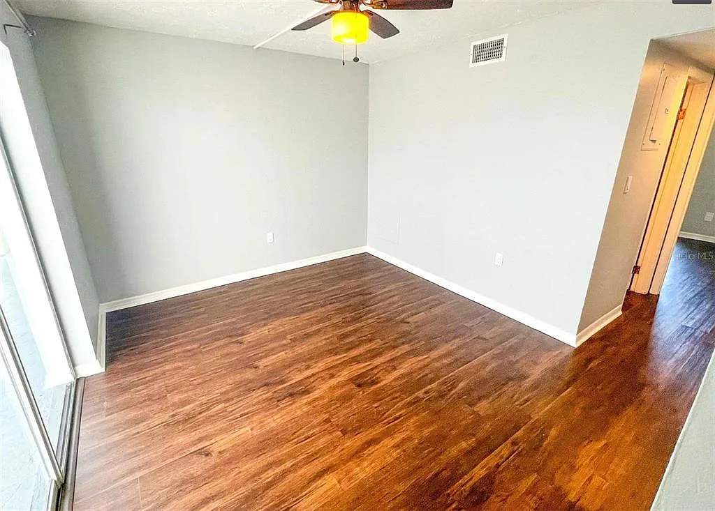 276 Polk Ave — Photo 4