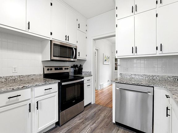 5th image of 890 22nd Ave SE