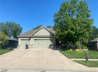 304 Broadmoor Dr, Louisburg, KS 66053
