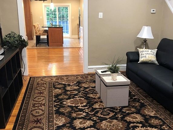 5th image of 902 Woodland Dr