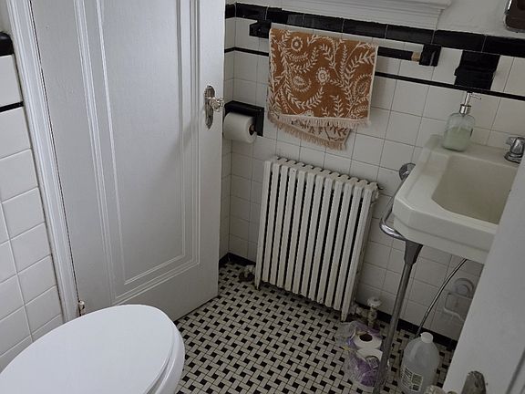 3rd image of 8201 Greenwood Ave APT 2