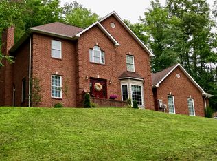 1 Acadia Ln, Charleston, WV 25311