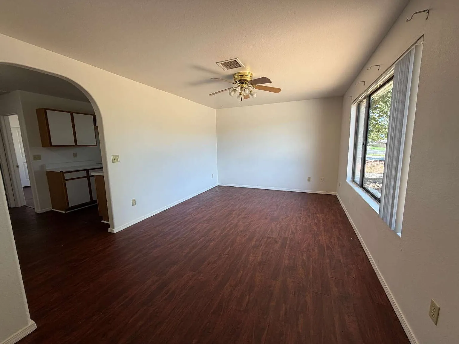 2 bed, 1.0 bath, 810 sqft, $1,400 — Photo 2