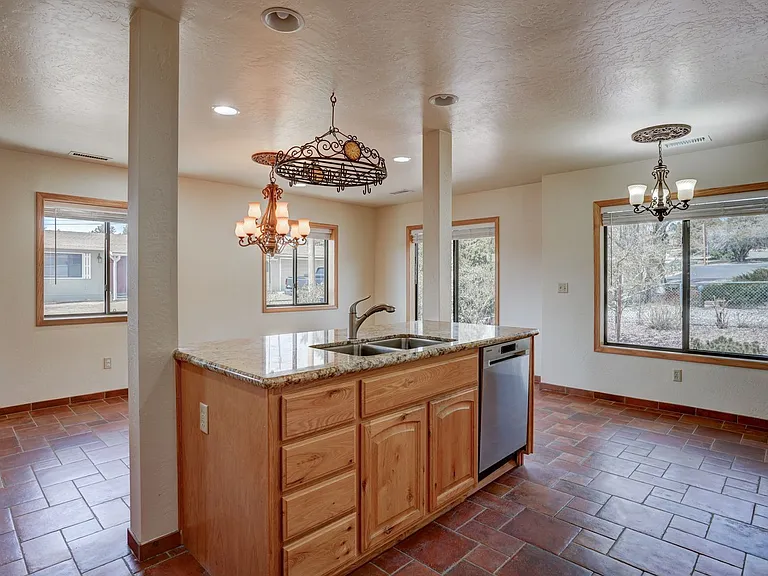 585 Mosher Ln — Photo 7