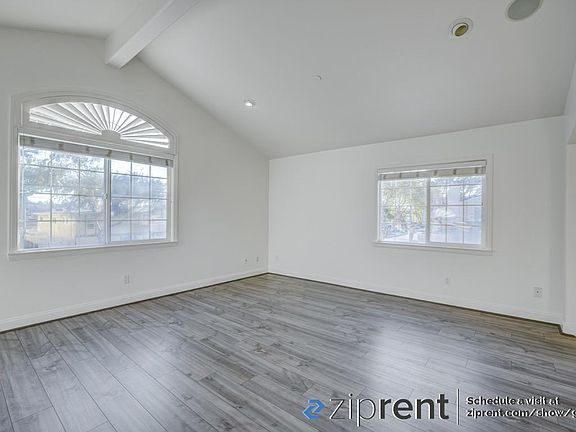 3rd image of 2417 Grant Ave