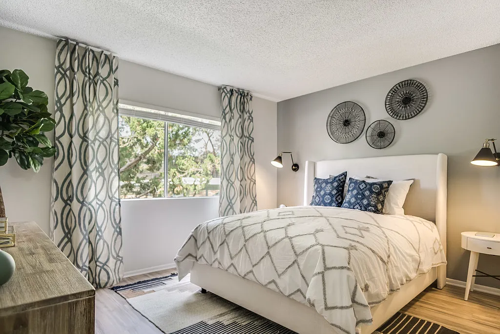 2 bed, 923 sqft, $2,695 — Photo 1