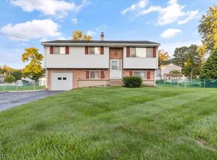 12 Busher Pl, Clinton, NJ 08809