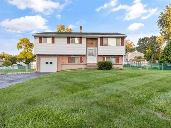 12 Busher Pl, Clinton Town, NJ 08809