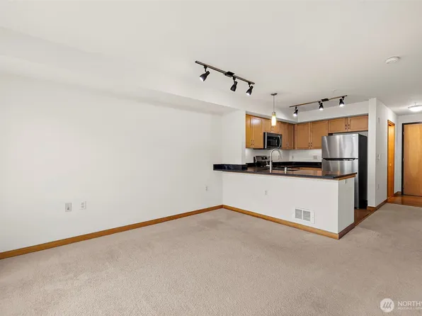 827 Hiawatha Place S #313, Seattle, WA 98144