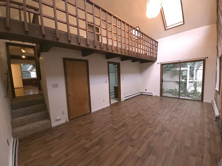 740 University Ave — Photo 20