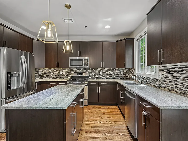 36 Bloomfield Ave — Photo 24