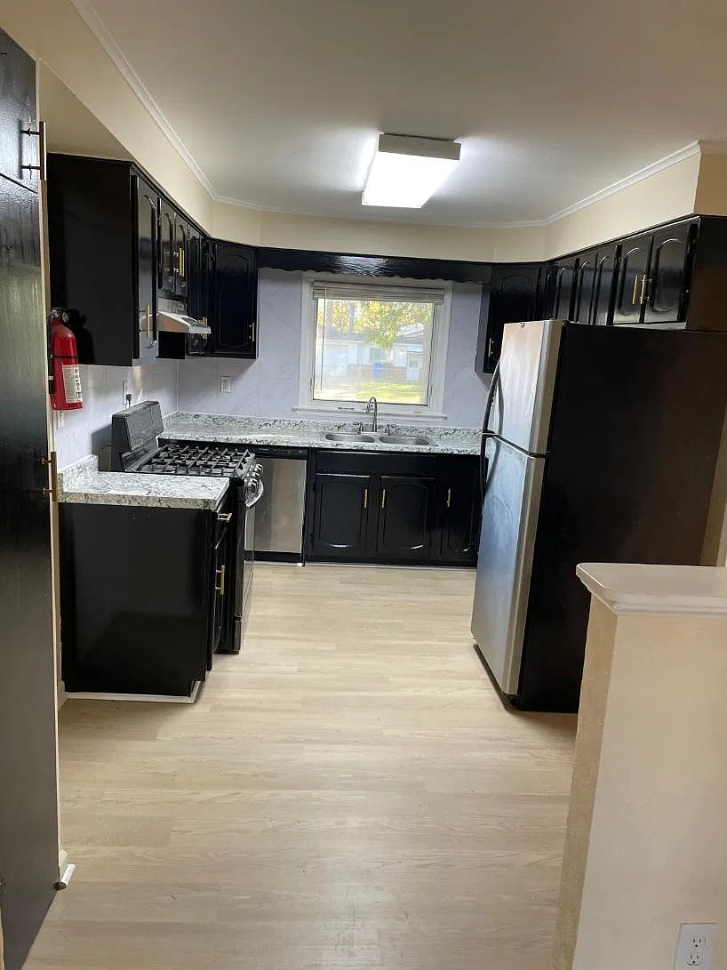 3 bed, 1312 sqft, $1,700 — Photo 2