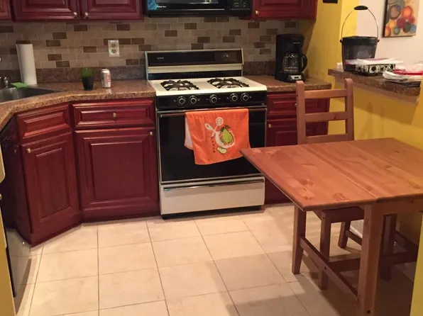 22 Amberly Ct #105, Franklin Park, NJ 08823