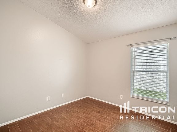 4th image of 557 Lake Cypress Cir