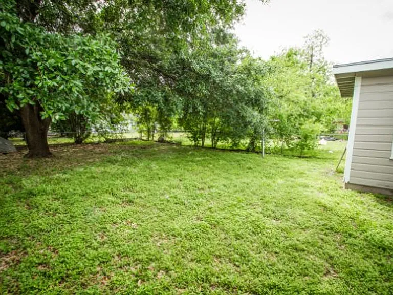 3030 Martin Luther King Dr — Photo 18